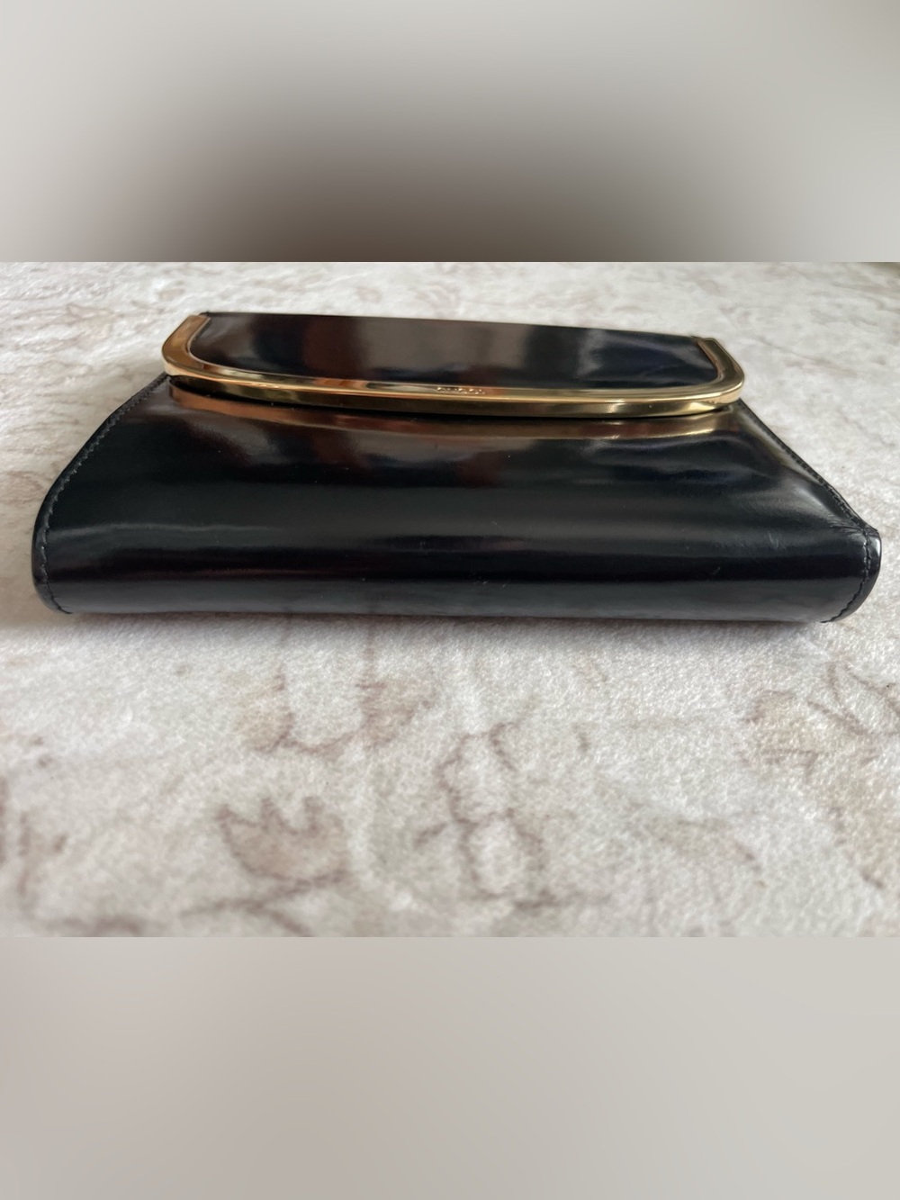 Gucci Black Patent Leather Trifold Wallet with Gold Bar Detail - Picture 12 of 15